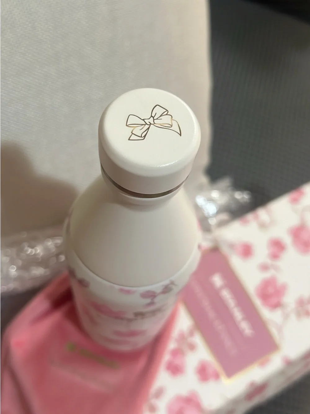Stanley x LoveShackFancy Floral Insulated Bottle - Pink Roses - Picture 3 of 5